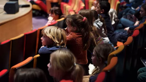 Enfants dans le studio 104