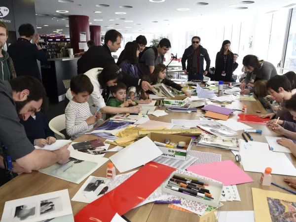 Atelier de création de pochette vinyle  - crédit photo : RF/Christophe Abramowitz