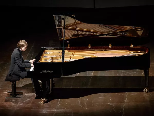 DMC -  Le pianiste Dmitry Masleev remplace Behzod Abduraimov le 27 février 2020