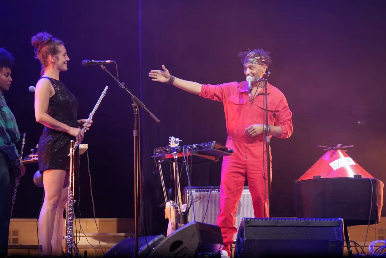 David Walters en duo avec Ludivine Issambourg, artistes sélectionnés par Fip lors du concert Nouvelle Scène de Radio France ​ © Christophe Abramowitz/Radio France