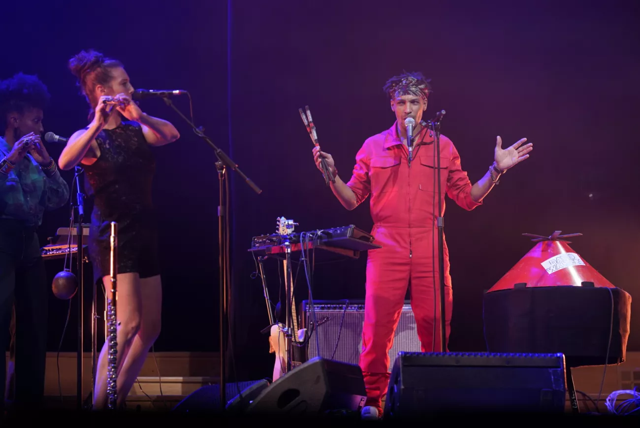 David Walters en duo avec Ludivine Issambourg, artistes sélectionnés par Fip lors du concert Nouvelle Scène de Radio France ​ © Christophe Abramowitz/Radio France