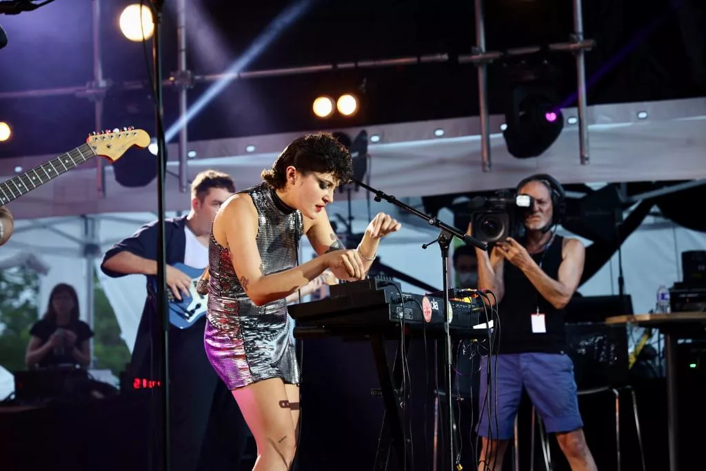 Lulu Van Trapp en concert lors du baptême de la Maison de la radio ET de la musique