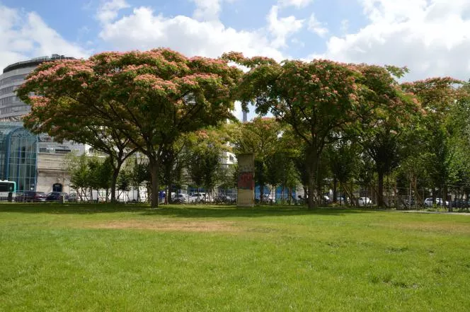 Jardin entre le RER C et la Maison de la Radio et de la Musique