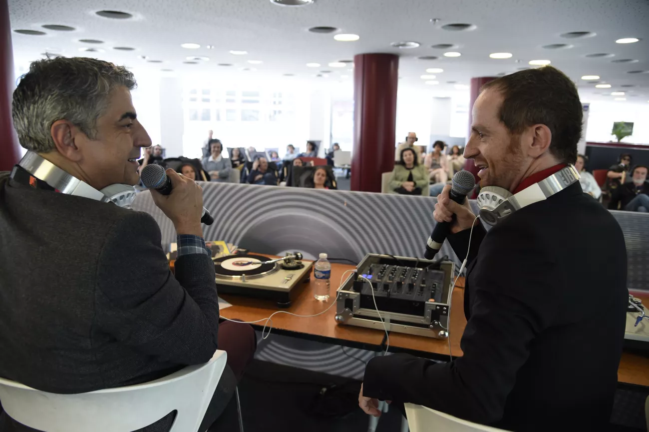 Pause vinyle avec Didier Varrod et Mathias Malzieu - crédit photo : RF/Christophe Abramowitz