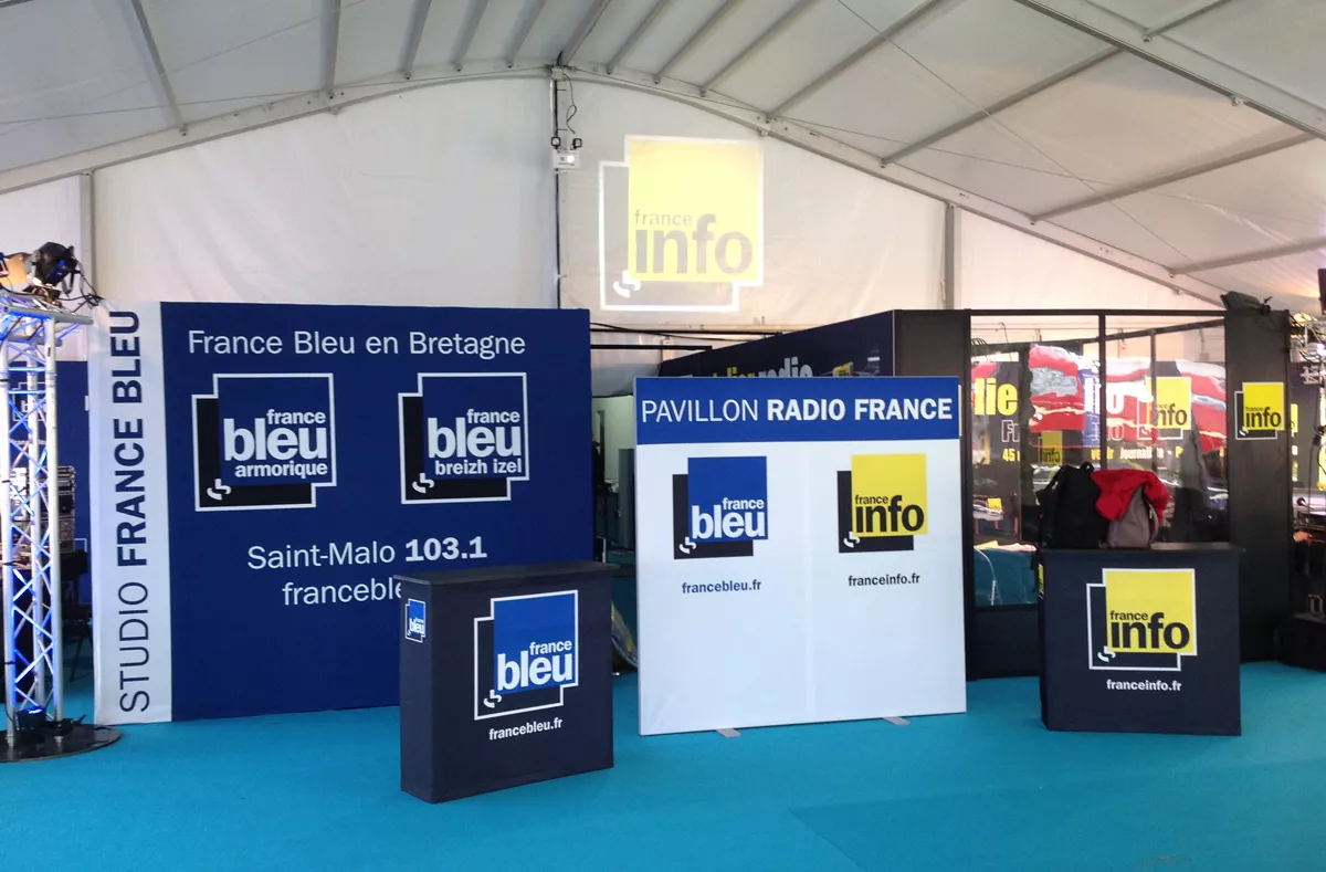 Pavillon Radio France au village départ de la Route du Rhum Destination Guadeloupe à Saint-Malo (crédit photo : RF/Véronique Barros)